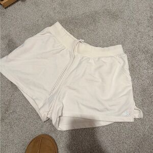 ALO Yoga Women's Light Cream Athletic Shorts